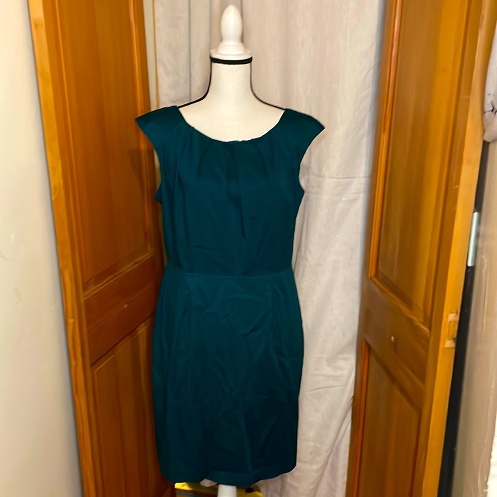 Spense dark forest green with side zipper for a perfect fit size 14